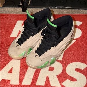 Jordan 14 Aleali May Women’s sz 9.5